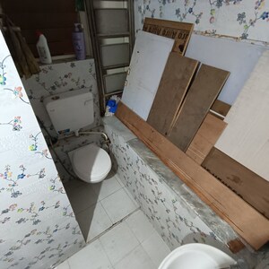 Team Area in 2 BHK Apartment at Green Square, Pratha Pushp Society – for Sale