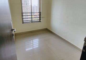 Room in 3 BHK Apartment at Rustomjee Athena, Majiwada – for Rent