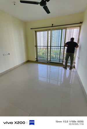 Room in 3 BHK Apartment at Rustomjee Athena, Majiwada – for Rent