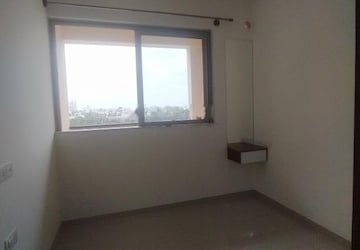 Room in 1 BHK Apartment at Hiranandani Queensgate, Bannerghatta – for Rent