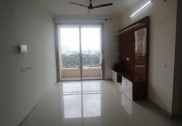 Room in 1 BHK Apartment at Hiranandani Queensgate, Bannerghatta – for Rent