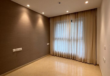 Room in 3 BHK Apartment at Hiranandani Highland, Powai – for Rent