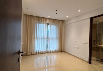 Room in 3 BHK Apartment at Hiranandani Highland, Powai – for Rent