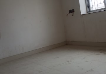 Room in 3 BHK Apartment at Kristi Villa, Chinar Park – for Rent