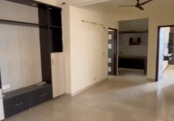 Room in 3.5 BHK Apartment at Emenox Brave Hearts, Raj Nagar Extension – for Rent