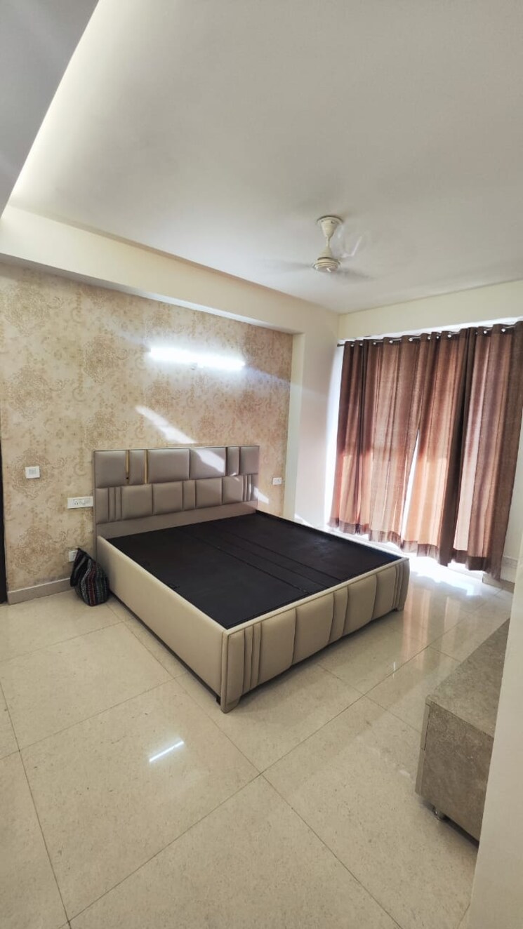 Bedroom, maya-green-lotus-saksham 3.5 Bedroom 1906 Sq.Ft. Apartment In International Airport Road Zirakpur 9356729
