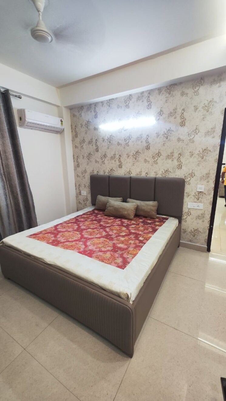 Bedroom, maya-green-lotus-saksham 3.5 Bedroom 1906 Sq.Ft. Apartment In International Airport Road Zirakpur 9356729