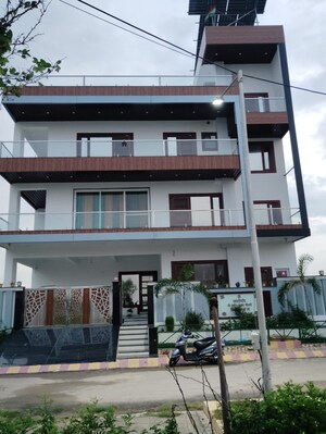 3.5 BHK Villa For Rent in Gomti Nagar