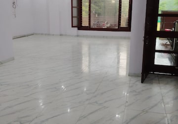 Room in 3.5 BHK Villa at Gomti Nagar – for Rent