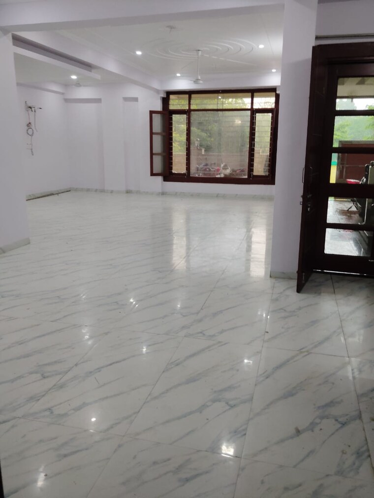 Room, gomti nagar 3.5 Bedroom 2500 Sq.Ft. Villa In Gomti Nagar Lucknow 9356737