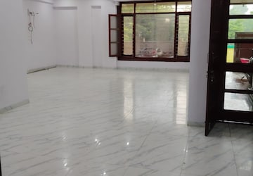 Room in 3.5 BHK Villa at Gomti Nagar – for Rent