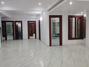 Room in 3.5 BHK Villa at Gomti Nagar – for Rent