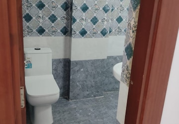 Bathroom in 3.5 BHK Villa at Gomti Nagar – for Rent