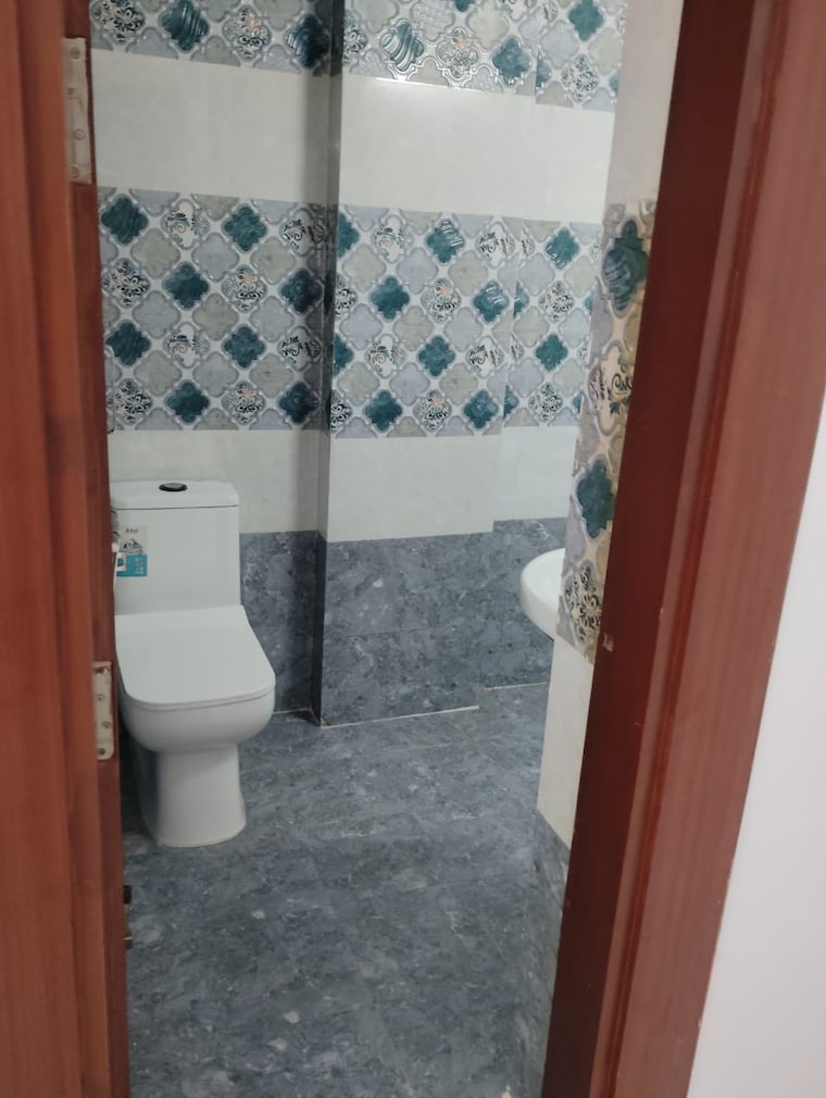 Bathroom, gomti nagar 3.5 Bedroom 2500 Sq.Ft. Villa In Gomti Nagar Lucknow 9356737