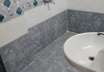 Bathroom in 3.5 BHK Villa at Gomti Nagar – for Rent