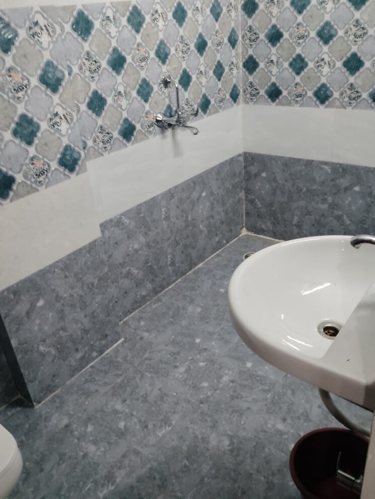 Bathroom, gomti nagar 3.5 Bedroom 2500 Sq.Ft. Villa In Gomti Nagar Lucknow 9356737