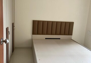 Room in 1 BHK Apartment at Raunak Bliss, Ghodbunder Road – for Rent
