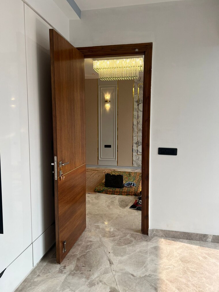 Room, sector 26 3 Bedroom 215 Sq.Ft. Builder Floor In Sector 26 Gurgaon 9356757