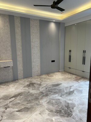 Room in 3 BHK Builder Floor at Sector 26 – for Rent