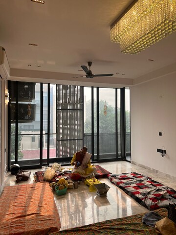 Bedroom in 3 BHK Builder Floor at Sector 26 – for Rent