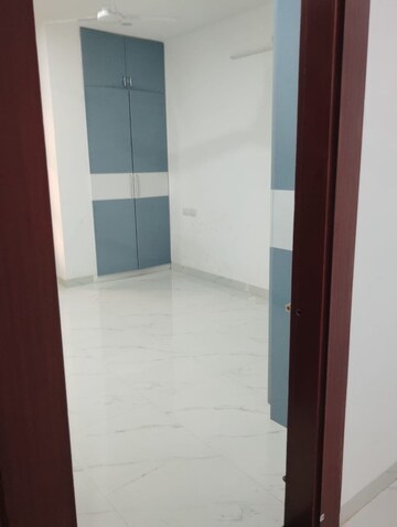 Room in 3.5 BHK Villa at Sushant Golf City – for Rent