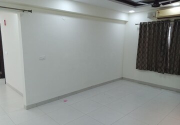 Room in 3 BHK Apartment at Green Grace, Gachibowli – for Rent