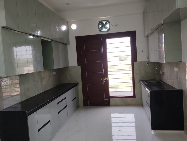 Kitchen, sushant golf city 3.5 Bedroom 2500 Sq.Ft. Villa In Sushant Golf City Lucknow 9356755