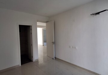 Room in 3 BHK Apartment at Maxxus Elanza, International Airport Road – for Rent