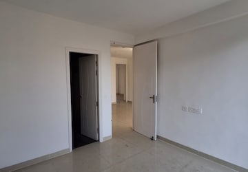 Room in 3 BHK Apartment at Maxxus Elanza, International Airport Road – for Rent