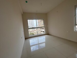 Room in 2 BHK Apartment at Godrej Green Vistas, Mahalunge – for Rent