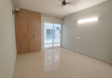 Room in 3 BHK Apartment at Emaar Palm Gardens, Sector 83 – for Sale