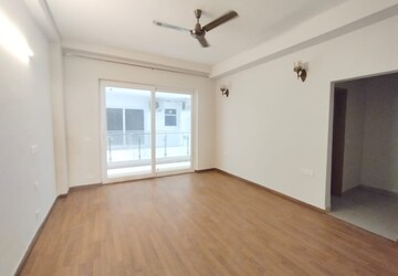 Room in 3 BHK Apartment at Emaar Palm Gardens, Sector 83 – for Sale