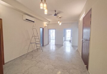Room in 3 BHK Apartment at Emaar Palm Gardens, Sector 83 – for Sale