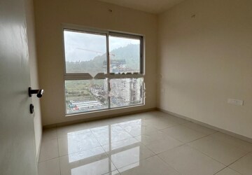Room in 3 BHK Apartment at Godrej Green Vistas, Mahalunge – for Rent