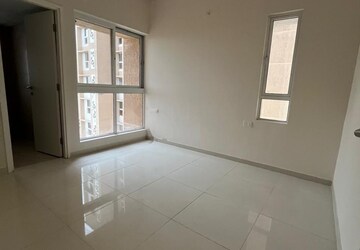 Room in 3 BHK Apartment at Godrej Green Vistas, Mahalunge – for Rent