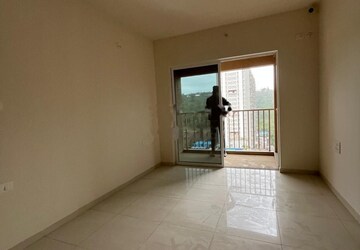 Room in 3 BHK Apartment at Godrej Green Vistas, Mahalunge – for Rent