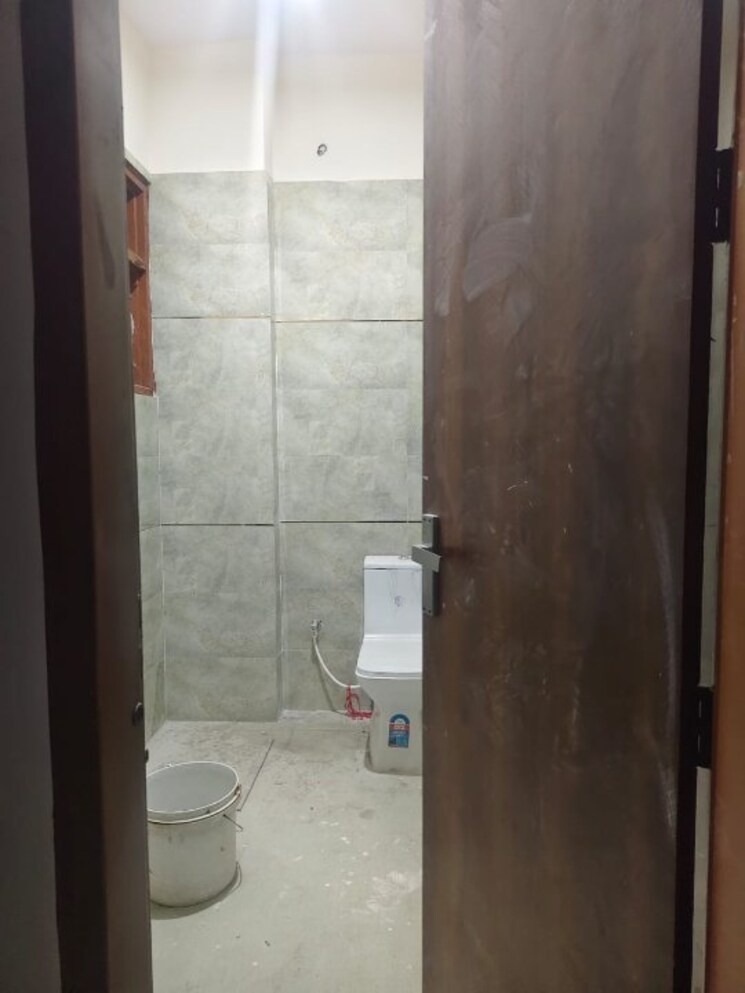 Bathroom, palam vihar 1 Bedroom 650 Sq.Ft. Independent House In Palam Vihar Gurgaon 9356770
