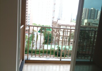 Room in 3 BHK Apartment at Godrej Green Vistas, Mahalunge – for Rent