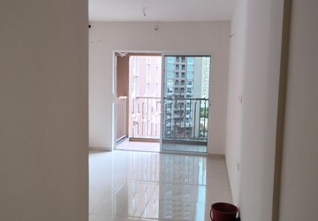 Room in 3 BHK Apartment at Godrej Green Vistas, Mahalunge – for Rent