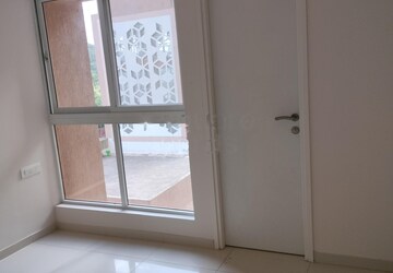 Room in 3 BHK Apartment at Godrej Green Vistas, Mahalunge – for Rent
