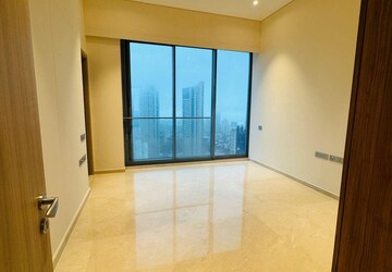 Room in 4 BHK Apartment at Rustomjee Crown, Prabhadevi – for Rent