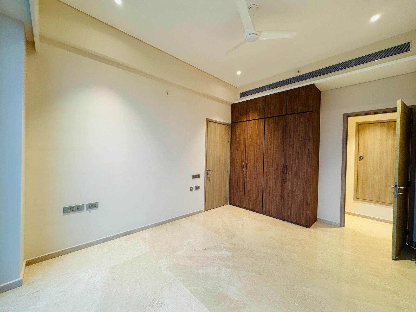 4 BHK + Servant Room Apartment For Rent in Rustomjee Crown