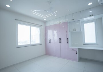 Room in 3 BHK Apartment at Jayabheri The Nirvana, Gopanpally – for Rent