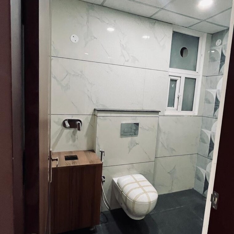 Attached Bathroom, ambala highway 3 Bedroom 2100 Sq.Ft. Apartment In Ambala Highway Zirakpur 9356924