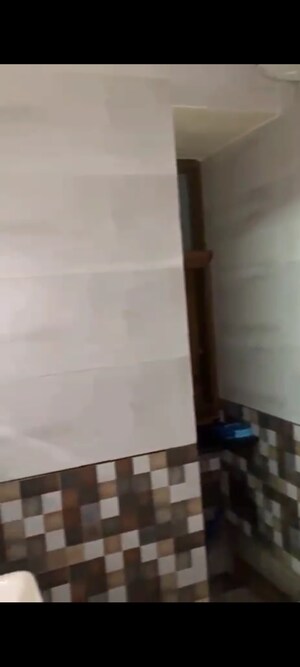 Room in 2.5 BHK Villa at Varun Enclave, Sector 28 – for Rent