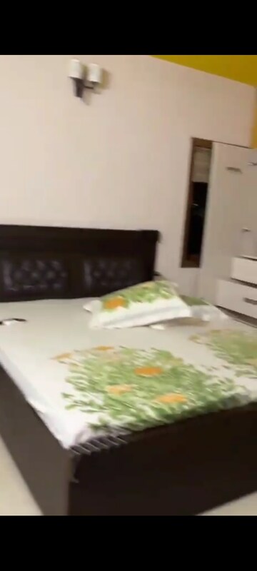 Bedroom in 2.5 BHK Villa at Varun Enclave, Sector 28 – for Rent