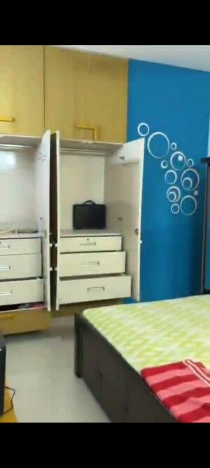 Furnished Amenities in 2.5 BHK Villa at Varun Enclave, Sector 28 – for Rent