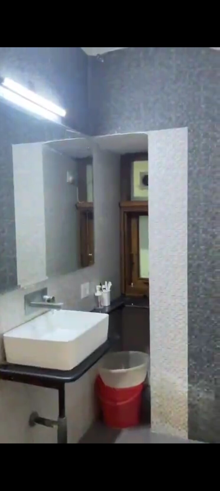 Bathroom, varun-enclave 2.5 Bedroom 2000 Sq.Ft. Villa In Sector 28 Noida 9356899