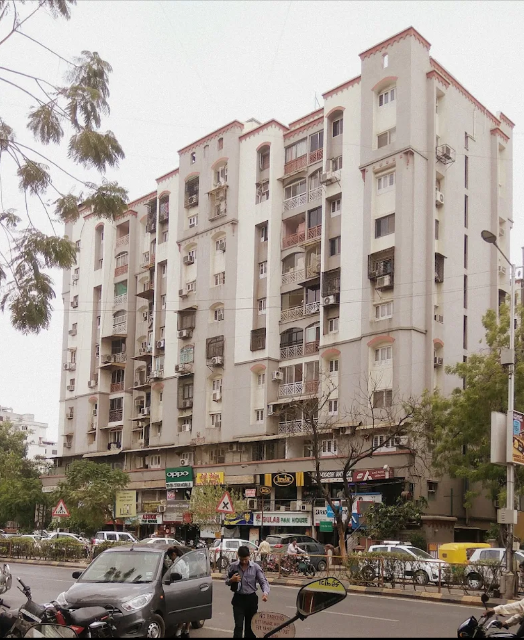 2 BHK Apartment For Rent in Bodakdev