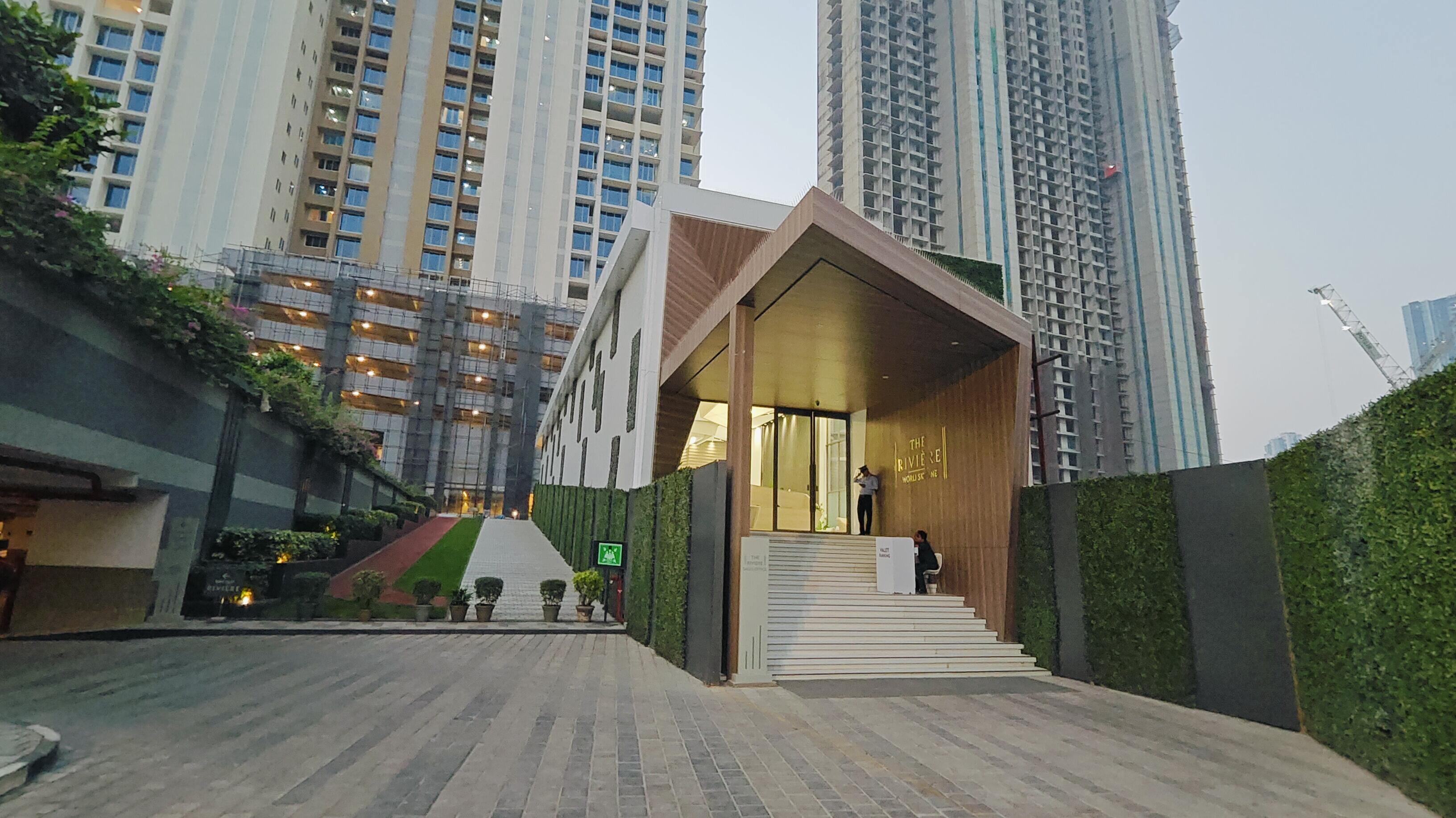 3 BHK + Servant Room Apartment For Rent in Raheja Imperia